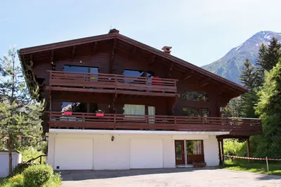 Image de Bel appartement, demi-chalet, au pied des pistes, dans résidence avec piscine