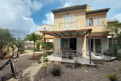 Image de Moderne triplex maison jumelée 800m de la mer avec jardin, barbecue, wifi