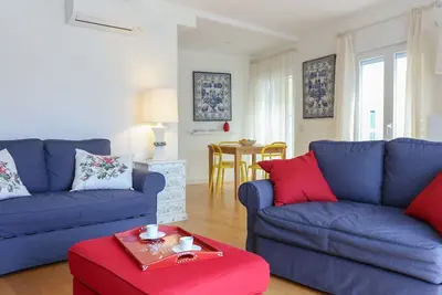 Image de Azulejos Charming Flat with Terrace by LovelyStay