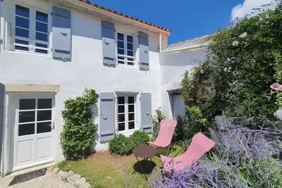 Image de Charme et confort dans une maison rétaise