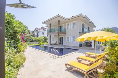Image de Villa Hadigari avec piscine privée \/ piscine pour enfants \/ jacuzzi et prix si raisonnable
