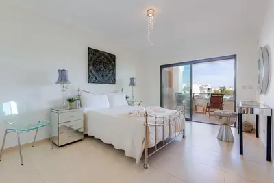 Image de Bel Appartement Duplex De 4 Chambres À Air, À 15 Min À Pied Du Centre, 29186 / Al