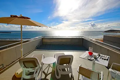 Superbes appartements de luxe en front de mer avec Wifi, parking, fantastique vue sur l'océan
