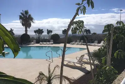 Image de Appartement moderne de deux étages juste à côté de la plage avec piscine, terrasse et court de paddle
