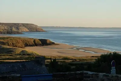 Image de Crozon Morgat: Lostmarch, maison d'architecte rénovée à 400m de la plage.