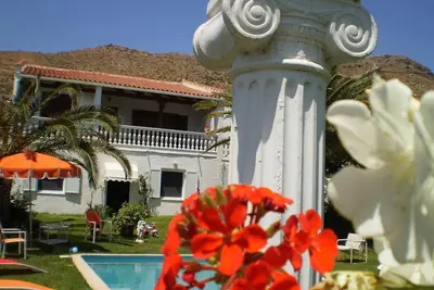 Image de Villa privée à Marathon avec piscine et vue sur la mer