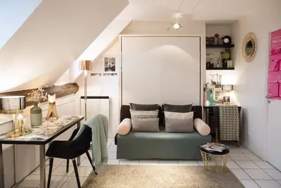 Image de Studio offrant une jolie vue sur Paris - immeuble de standing au cœur du Marais