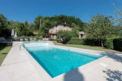 Image de \"La Camelia\": Belle ancienne ferme de caractère avec piscine, près de Lucques