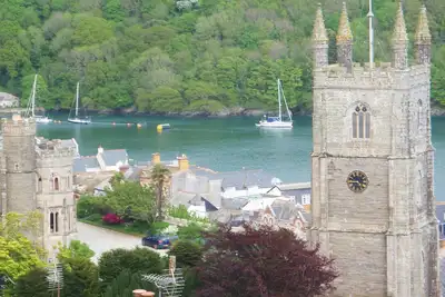 Image de Magical Cornish Cottage & Garden. Une vue imprenable sur la rivière Fowey et l'église