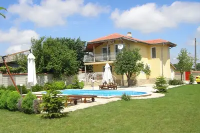 Image de 3 bed villa (sleeps 6-8), own pool, A\/C, gardens, near sea