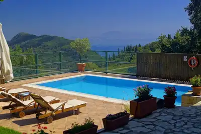 Image de Villa spacieuse avec une vue magnifique dans un cadre paisible Localisation