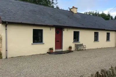 Image de Beautifully restored traditional Irish cottage in tranquil country location