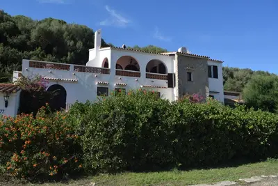 Image de Grande villa avec piscine privée située dans de beaux Parc Naturel