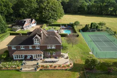 Image de Smart Country House & Seperate Cottage à 30 acres avec piscine et court de tennis
