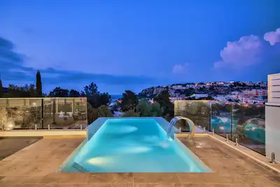 Image de Prestigious Grand Villa with Luxurious Amenities