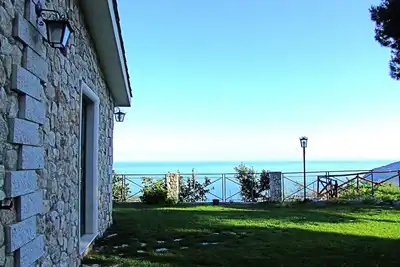 Image de Maison de campagne avec piscine et vue à couper le souffle, le parc national du Gargano