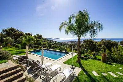 Image de Villa de préstige prés de Saint Tropez, Piscine, Jardin, 220m2, super vue mer