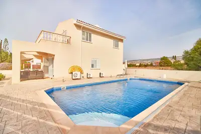 Image de Villa Coral Bay 4 chambres - 5 minutes à pied des plages de sable Pavillon bleu - Piscine chauffée