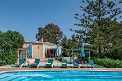 Image de Maison dans la région de Cala Bona avec piscine et jardin