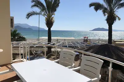 Poseidon 3, appartement de luxe avec plage et la mer vue imprenable.