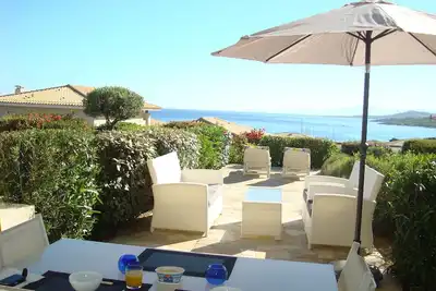 Appartement climatisé dans résidence de Standing avec vue Mer