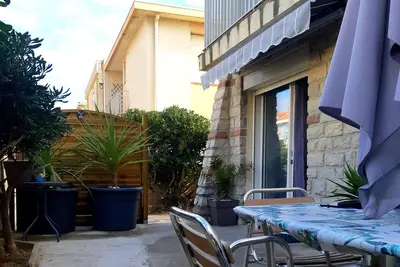 Image de Appartement première ligne de mer avec terrasse et parking, climatisation