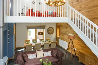 Image de Propriété magnifiquement convertie sur le prestigieux Pullwood Bay Estate, Ambleside