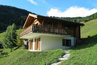 Près de Verbier, un tranquille village suisse, vues extraordinaires.