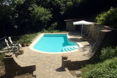 Image de Paix, piscine et panoramas dans le Monferrato, joyau italien caché de l'Unesco