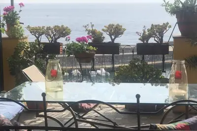 Image de maison individuelle avec vue sur la mer