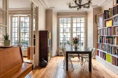 Image de Appartement néo-haussmannien plein de charme