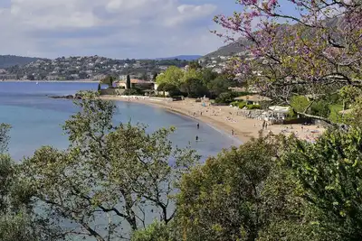 Image de Cap ESTÉREL, 2 pièces RdJ 4/5 personnes. Large terrasse et jardin privatif