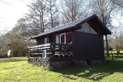 Image de cabine confortable avec vue dégagée sur le Loch Awe.