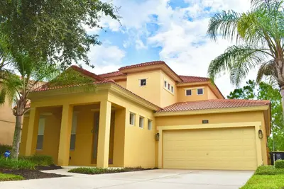 Image de Accueil familial et luxueux avec piscine dans un cadre tranquille. Près des parcs à thème