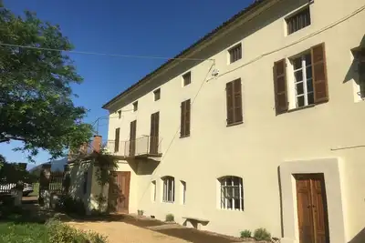 Image de bastide du 18ème siècle avec piscine 20 min de Turin