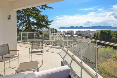 Image de Cannes Villa piscine, vue mer panoramique, parking jardin, 10mn à pied plages
