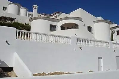 Image de Villa avec piscine privée et belle vue sur la montagne sur Jalon Valley
