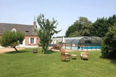 Image de Maison de caractère avec piscine chauffée couverte