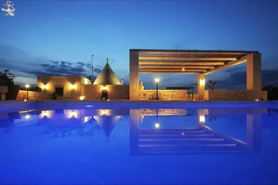 Image de Trullo rural typique avec piscine privée exclusive, idéal pour les couples et les familles