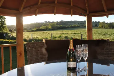 Image de The Vine - Une aile de maison luxueuse offrant une vue imprenable et une lucarne pour l'observation des étoiles
