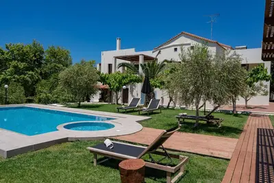 Image de Nostos Villa, piscine de 50m2, à 2 km de la plage!