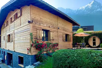 Image de Magnifique chalet de 6 chambres avec vue sur le Mont Blanc, sauna extérieur et jacuzzi
