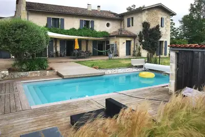 Image de Maison de charme avec piscine et climatisation Ă 15 min de Bordeaux