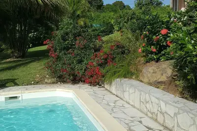 Image de Jolie Villa Créole en bois, avec piscine
