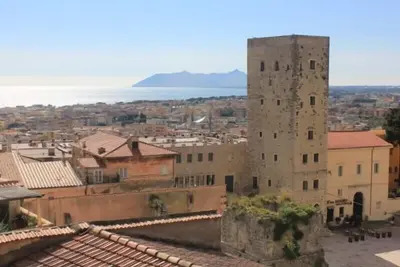 Image de Appartement lumineux et aéré dans la vieille ville confortable de Terracina