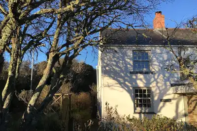 Image de Cottage élégant et contemporain pour deux à proximité de la mer, des plages et du pub du village