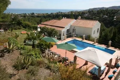 Image de Belle villa avec piscine privée, jardin et des belles vues, Wifi gratuite