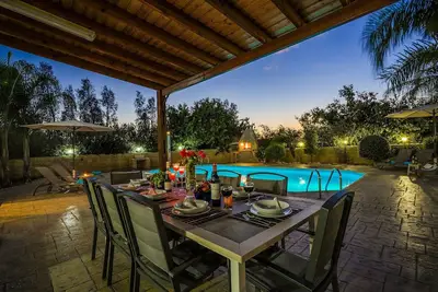Image de Villa Astro - a beach villa with heated pool that sleeps 8 guests in 4 bedrooms