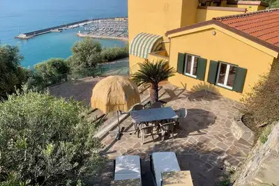 Image de Appartement avec terrasse surplombant la mer- Finale Ligure
