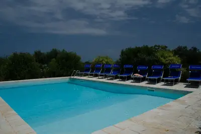 Image de Belle maison de campagne trullo entièrement restaurée, grande piscine et wifi